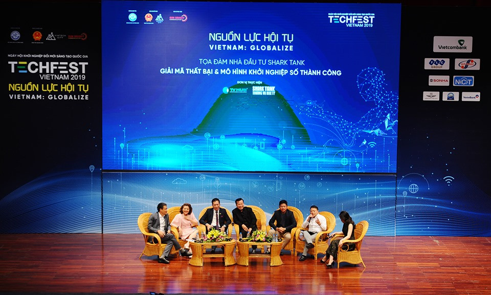 Các nhà đầu tư SharkTank chia sẻ kinh nghiệm và đưa ra những lời khuyên cho các start-up. Các nhà đầu tư SharkTank chia sẻ kinh nghiệm và đưa ra những lời khuyên cho các start-up.