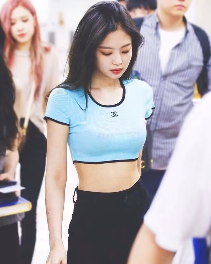 Trong nhiều cuộc bình chọn, Jennie luôn có mặt trong top những idol sở hữu body đẹp nhất Kpop, cùng những mỹ nhân khác như Seolhyun (AOA), Naeun (APink), Hyuna…
