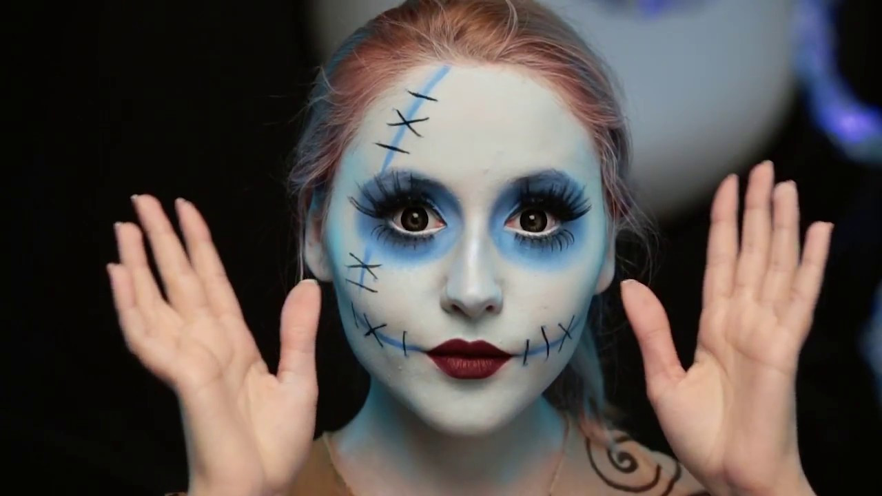 Nhân vật Sally là sự kết hợp giữa hai tông màu xanh dương và trắng. (Ảnh: @marinatinker)