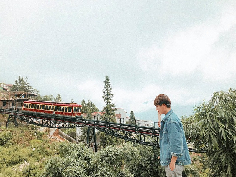 Chia sẻ về chuyến đi, Bắc cùng nhóm bạn đã lựa chọn di chuyển bằng tàu hỏa từ buổi tối, sáng sớm hôm sau đến nơi với giá 385.000 đồng. Lượt về đi ô tô giường nằm chỉ 200.000 đồng/người.