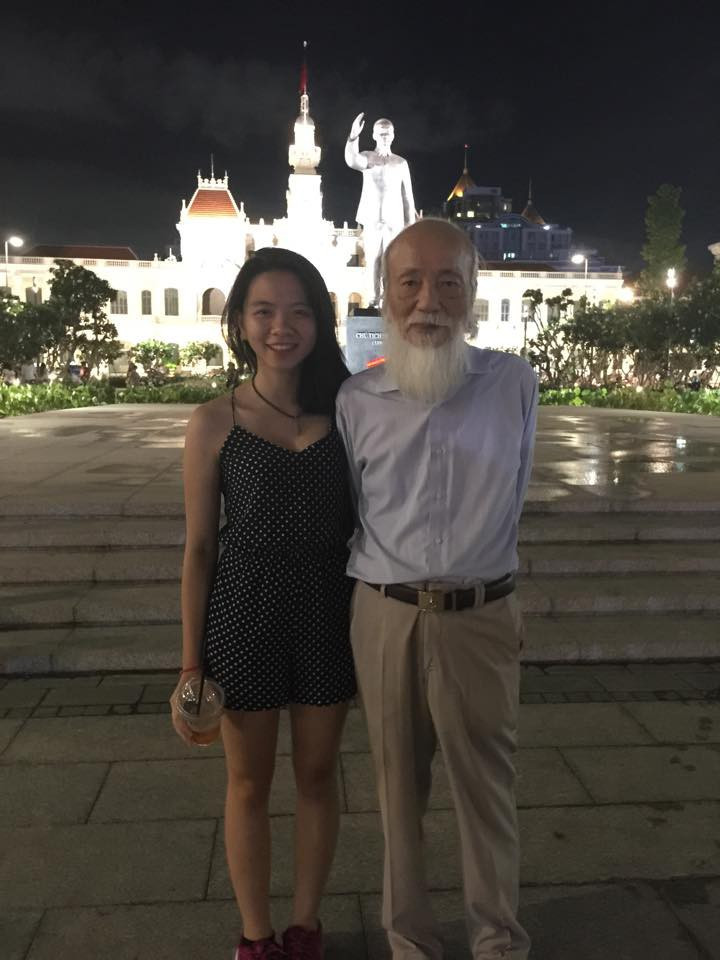 Những khoảnh khắc ấm áp yêu thương mà Tô Sa luôn giữ trong tim về người ông quá cố.