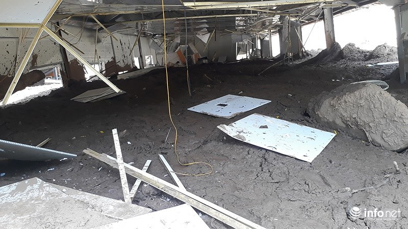 Bên trong nhà bán trú hư hỏng hoàn toàn.