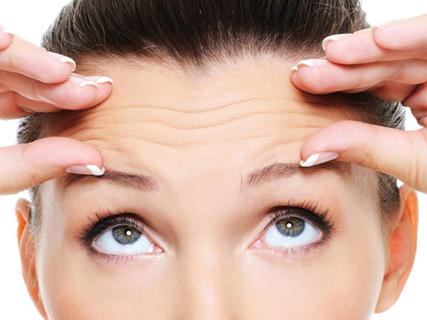 Ngước mắt theo các hướng sẽ giúp mắt đỡ mỏi.