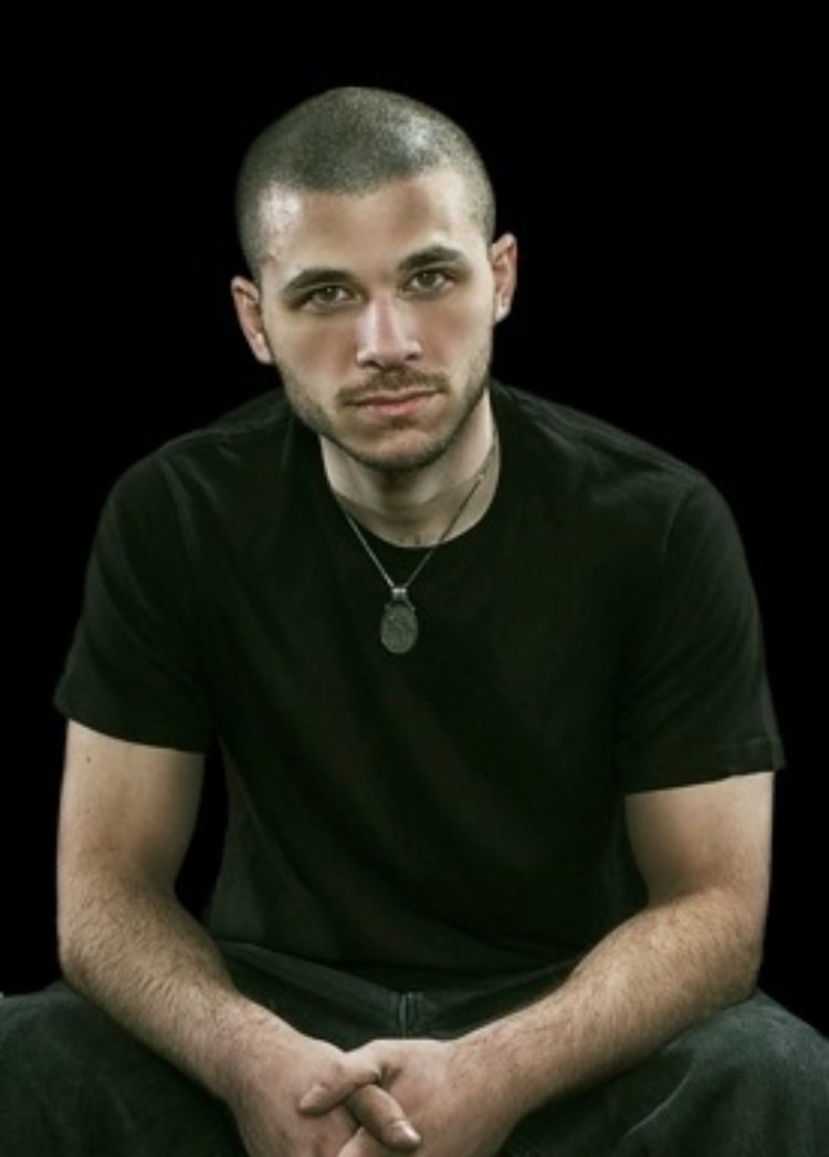 Chân dung Zack Hemsey.