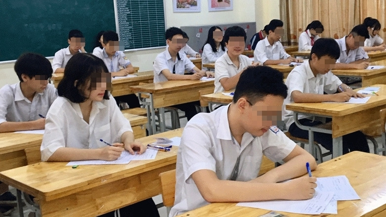 Lài đã không thể thi lại môn Văn cùng các bạn.