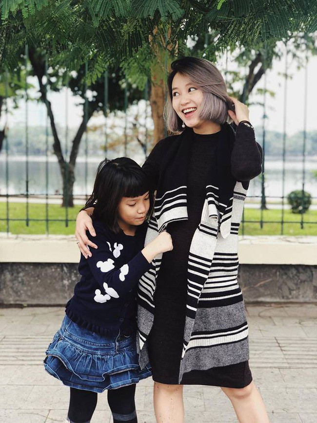 Xuất hiện bên cạnh cô là cô con gái Bào Ngư.