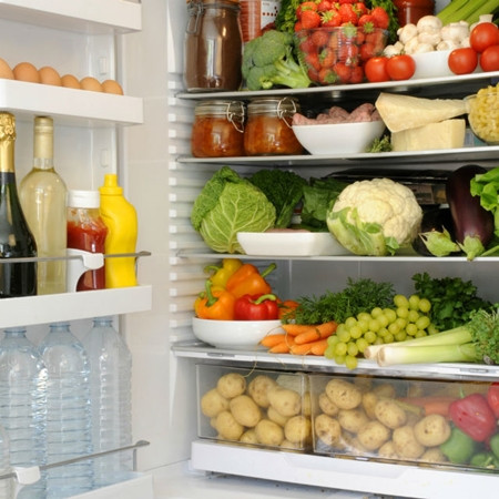 Việc dọn dẹp và sắp xếp tủ lạnh không hề đơn giản đâu nhé.