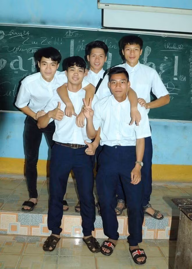 Các cầu thủ Việt Nam tại Đại học Sư phạm TDTT TP.HCM.