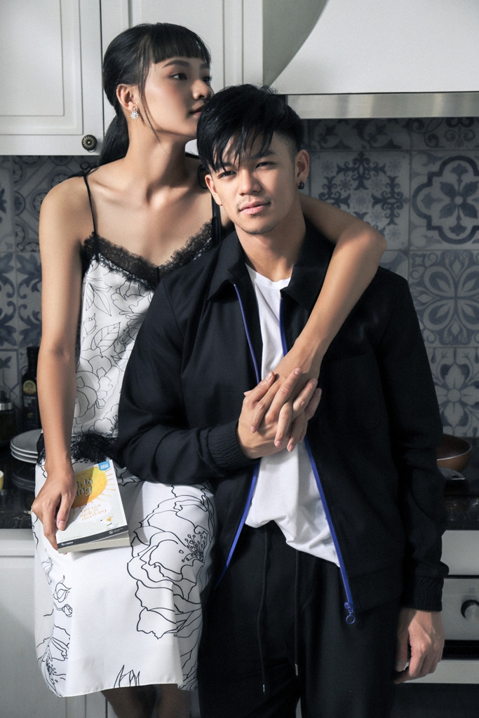 Hình ảnh vừa quen thuộc vừa có chút lạ lẫm này giúp nam ca sĩ khẳng định sự đa dạng của bản thân.