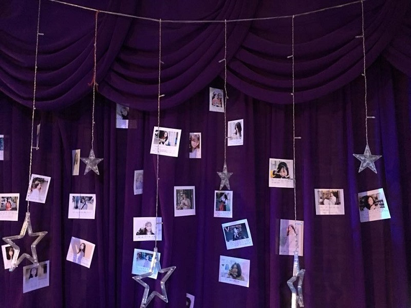 Những bức hình nhỏ kèm lời chúc dành cho "một nửa thế giới" được trang trí siêu dễ thương và ấm cúng.