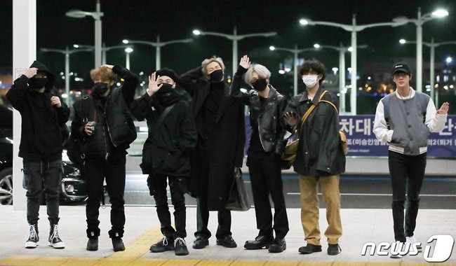 Ngày 18/1, nhóm BTS lên đường sang Mỹ. Nhóm vừa 