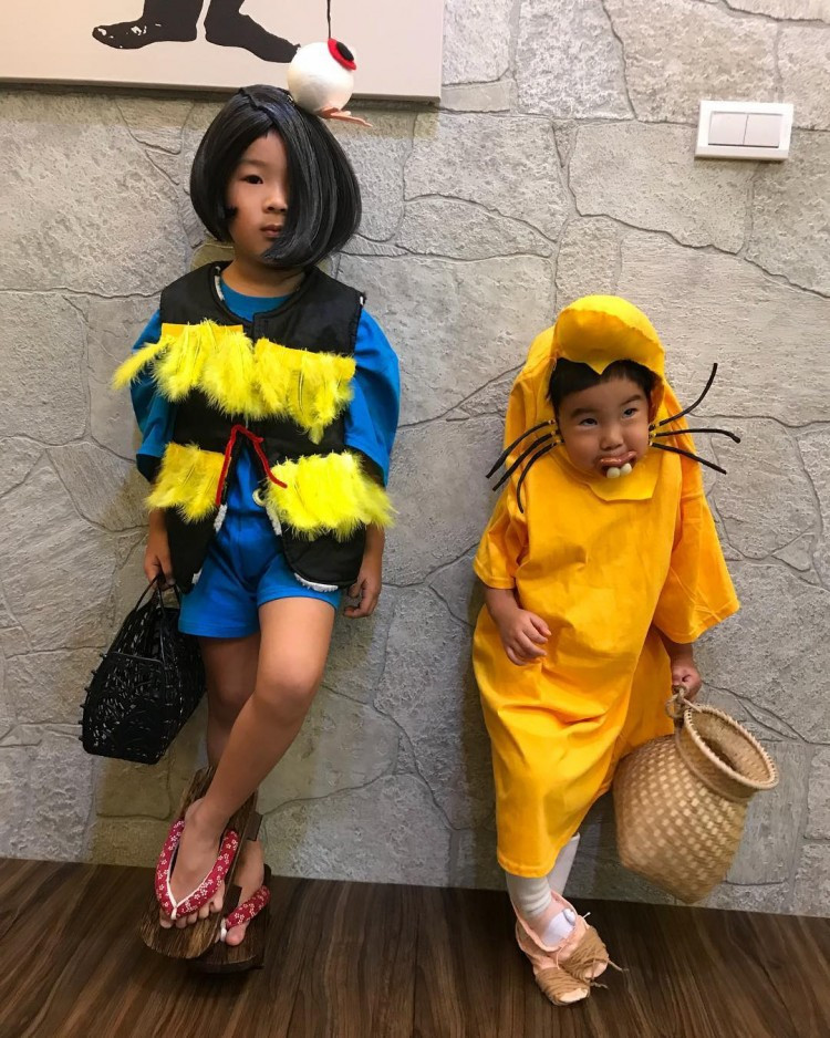 Hai chị em đi đến đâu là gây cười đến đó!