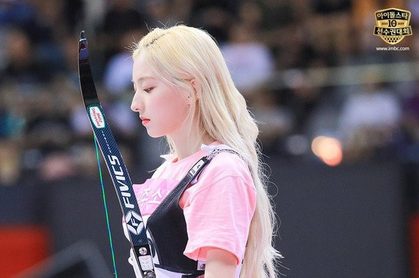 Cô nàng cũng sở hữu góc nghiêng thần thánh khiến cư dân mạng xuýt xoa.