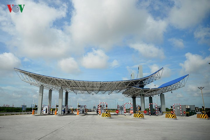 Khác với dự án Đường nối đầu tư bằng vốn ngân sách, cầu Bạch Đằng là công trình đầu tư theo hình thức BOT với tổng kinh phí gần 7.300 tỷ đồng.