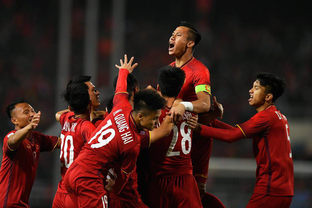 Những chiến binh áo đỏ của ĐT Việt Nam ăn mừng chiến tích vô địch AFF Cup 2018. Ảnh: Dantri