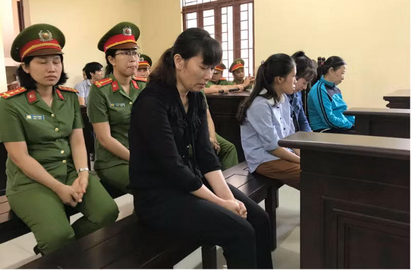 3 bảo mẫu mầm non Mầm Xanh hành hạ trẻ bằng ghế, can nhựa bị tuyên án tù ảnh 3