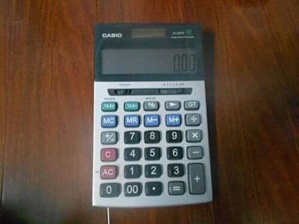 Máy tính Casio đời đầu, chỉ nhà có điều kiện mới có.