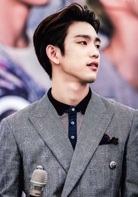 Điểm danh những idol sở hữu thần thái sang chảnh cực hợp đóng vai con nhà tài phiệt ảnh 8
