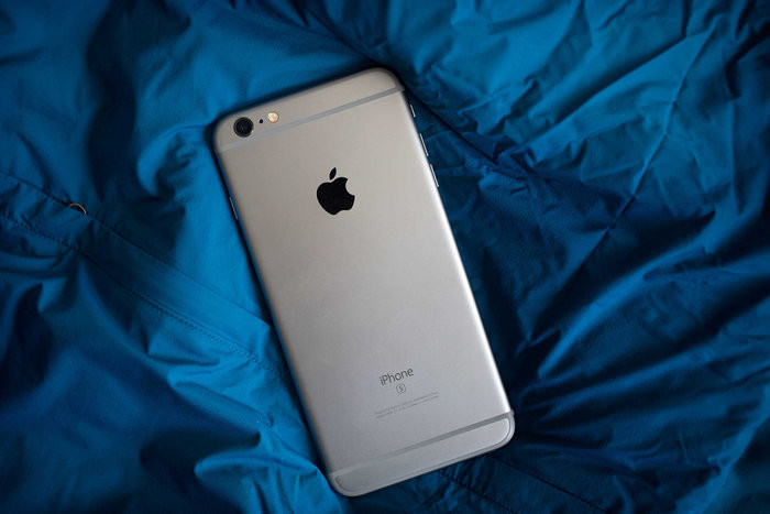 Apple hiện đang chiếm 15.83% thị phần tại Nga, và đứng thứ 3 trong danh sách những hãng smartphone có thị phần lớn nhất tại quốc gia này. (Ảnh: Jim Merithew/Cult of Mac) Apple hiện đang chiếm 15.83% thị phần tại Nga, và đứng thứ 3 trong danh sách những hãng smartphone có thị phần lớn nhất tại quốc gia này. (Ảnh: Jim Merithew/Cult of Mac)
