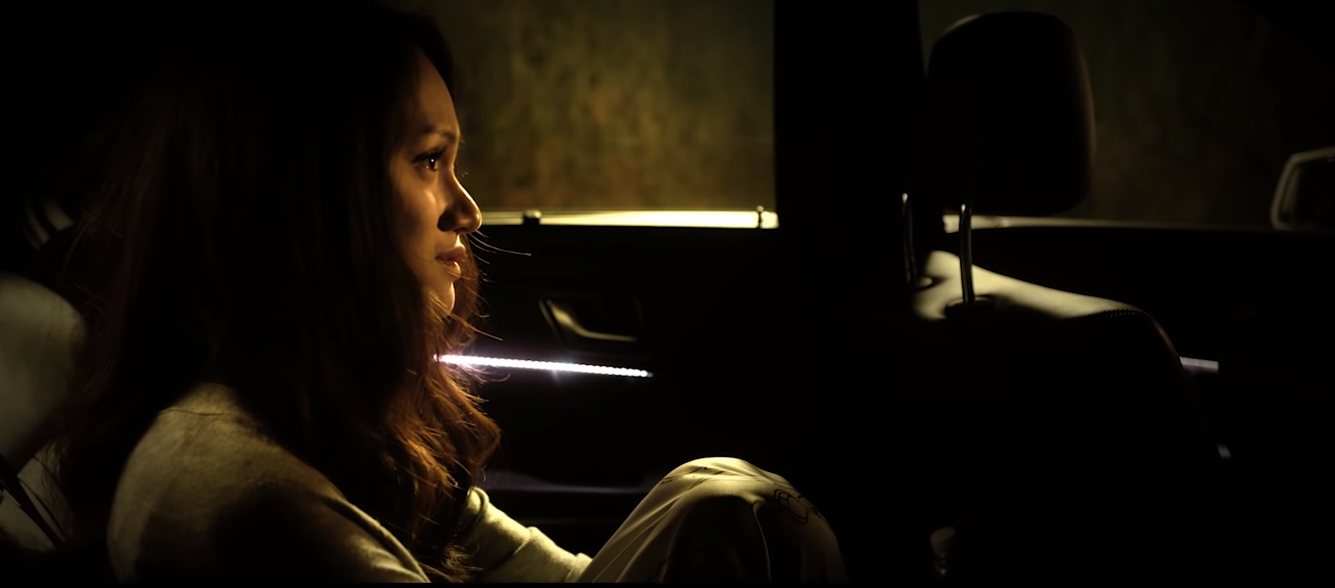 Phản ứng yếu đuối khác hẳn hình ảnh bình thường của Hương Giang khi biết được tất cả.