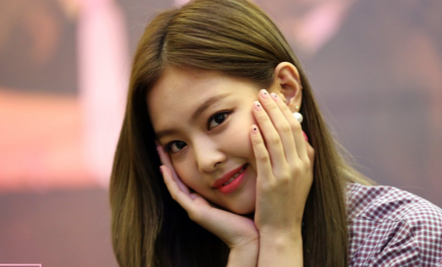 Đi tìm những “vũ khí đốn tim” đã giúp Jennie (BLACKPINK) trở thành cô gái siêu dễ mến ảnh 2