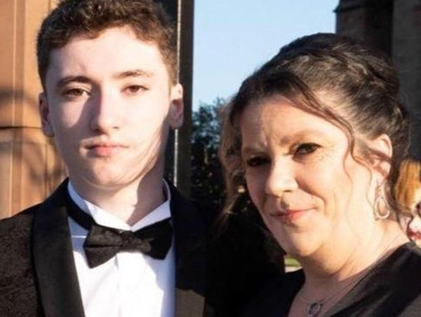 Aidan và mẹ vô cùng biết ơn người bạn mà họ chưa bao giờ gặp.