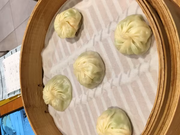 Xiao long bao bắp cải, theo mình thì hổng ngon lắm đâu.