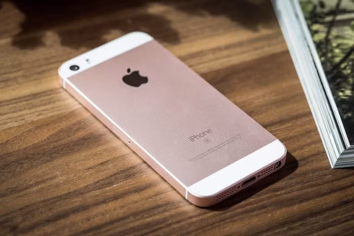 Nhiều nguồn tin gần đây cho thấy, bản nâng cấp của iPhone SE sẽ được Apple trình làng ngay trong nửa đầu năm nay với tên gọi iPhone SE 2 (hoặc iPhone 9). (Ảnh: MacWorld)