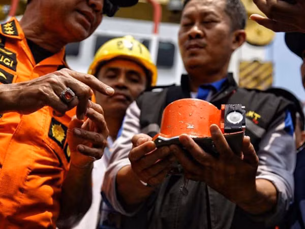 Hộp đen của máy bay Lion Air. (Ảnh: AFP)