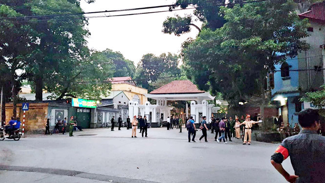 Khu vực phía trước Nhà tang lễ Quốc gia, an ninh đã được thắt chặt từ sáng sớm phục vụ cho Quốc tang Chủ tịch nước Trần Đại Quang. ẢNH: GIA HÂN.