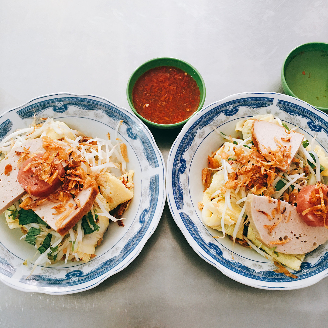 Gọi là bánh ướt nhưng vỏ bánh lại không quá mềm nên chúng mình không lo bị nhũn vỏ bánh đâu. (Ảnh: @ngocngoc7644)