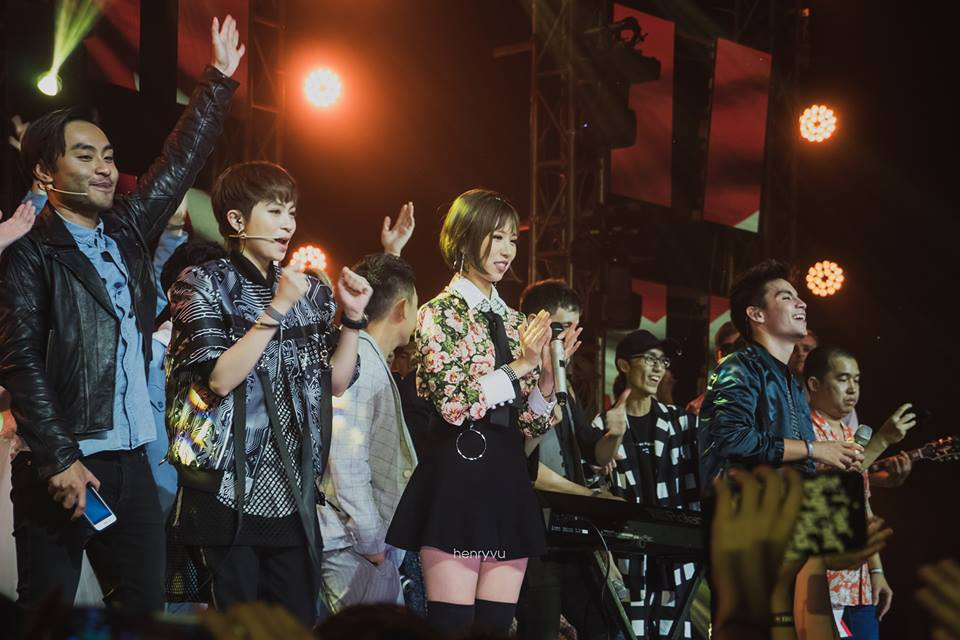 Min khuấy động sân khấu YouTube Fanfest với 2 bản hit "Ghen" và "Có Em Chờ" ảnh 2 Min khuấy động sân khấu YouTube Fanfest với 2 bản hit "Ghen" và "Có Em Chờ" ảnh 2