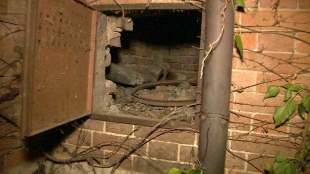 Hốc tường - nơi người làm vườn phát hiện bức tranh bị mất trộm gần 23 năm trước. Ảnh: RAI TV