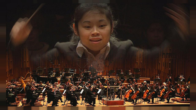 Nữ nhạc trưởng Elim Chan cùng Dàn nhạc giao hưởng London. Ảnh: Eurronews