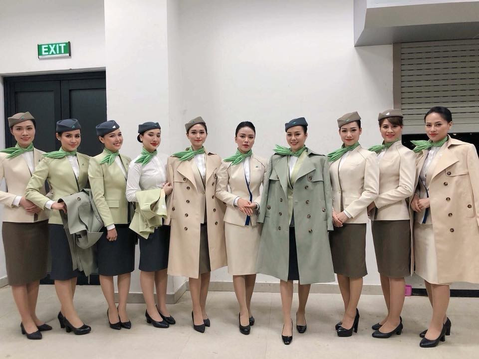 Với kiểu dáng bắt mắt, màu sắc trang nhã và rất trendy, đồng phục của tiếp viên hãng Bamboo Airways cũng nhận được rất nhiều khen ngợi từ dư luận (Ảnh: Bamboo Airways).