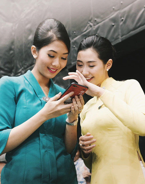 Không cần biết người ta nói nó an toàn đến đâu, nhưng bên trong một chiếc máy bay ở độ cao 40.000 feet (khoảng 12 km), vẫn vô cùng nguy hiểm và bất cứ điều gì cũng có thể xảy ra. Ảnh: Richard/NVCC. Không cần biết người ta nói nó an toàn đến đâu, nhưng bên trong một chiếc máy bay ở độ cao 40.000 feet (khoảng 12 km), vẫn vô cùng nguy hiểm và bất cứ điều gì cũng có thể xảy ra. Ảnh: Richard/NVCC.