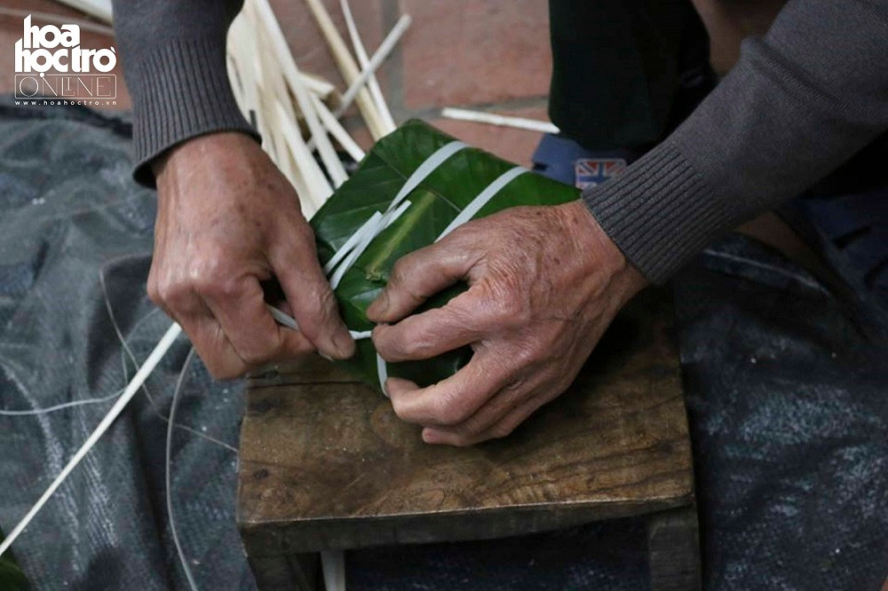 Nhờ vậy mà nghề làm bánh chưng làng Tranh Khúc không những không bị mai một mà còn ngày càng phát triển.