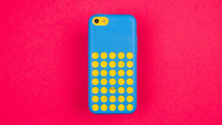 iPhone 5C (2013): Một chiếc iPhone với màu sắc trẻ trung và giá mềm hơn là những gì người dùng nhìn nhận về iPhone 5C.