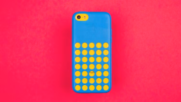 iPhone 5C (2013): Một chiếc iPhone với màu sắc trẻ trung và giá mềm hơn là những gì người dùng nhìn nhận về iPhone 5C.
