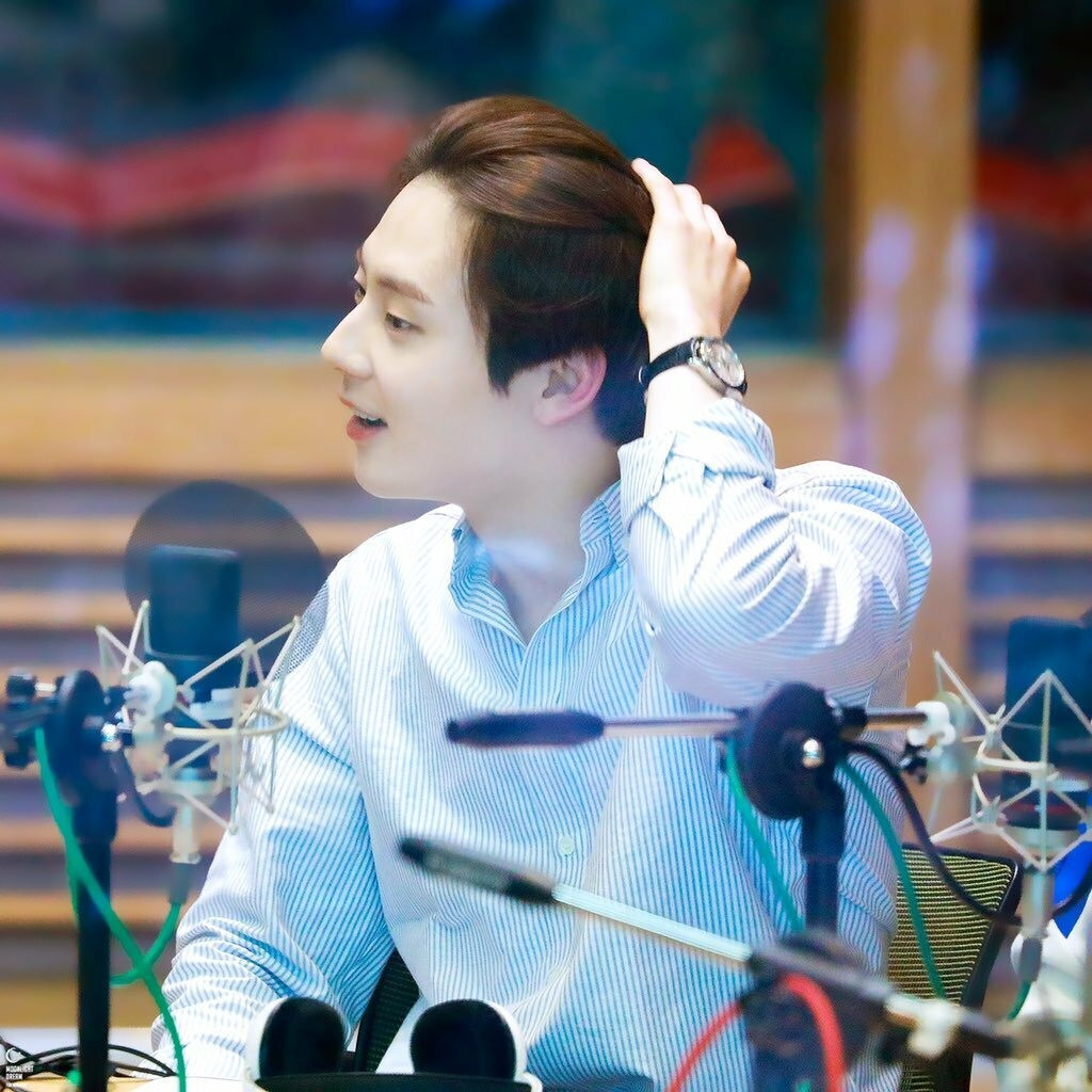 Hwang Min Hyun (NU'EST) có vầng trán đẹp 