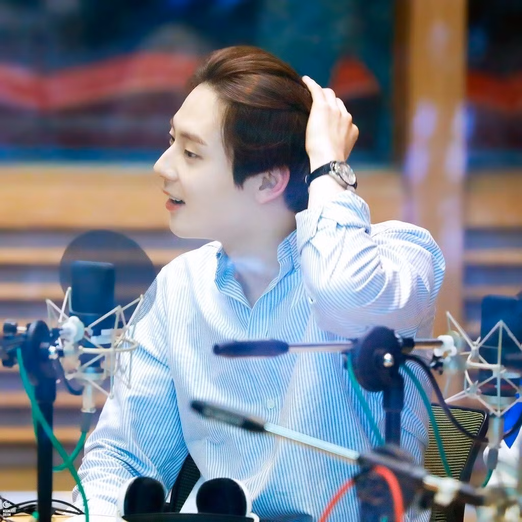 Hwang Min Hyun (NU'EST) có vầng trán đẹp 