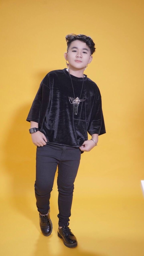 Nguyễn Minh Văn (12 tuổi), em có thể nhảy và hát tiếng anh tốt. Nguyễn Minh Văn (12 tuổi), em có thể nhảy và hát tiếng anh tốt.