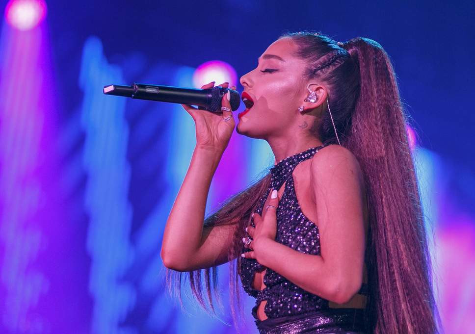 Ariana có thuộc cộng đồng LGBTQ+ hay không, cô ấy yêu ai thì hình ảnh giàu năng lượng của cô ấy cũng sẽ luôn truyền cảm hứng về hình mẫu phụ nữ thời đại mới: tự tin, biết cách khẳng định mình và luôn biết học cách trân trọng giá trị của mình.