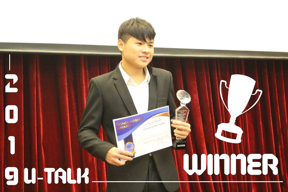 Bạn Nguyễn Minh Hiếu (10 Anh2, THPT chuyên Sư phạm) đã trở thành Quán quân U-Talk 2019.