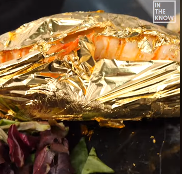 Kèm theo salad đặc trưng của BK Lobster.