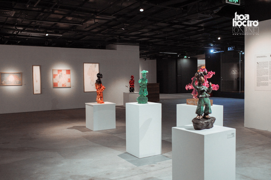 Tác phẩm điêu khắc kích thước nhỏ được làm với chất liệu đa dạng như kim loại, đá, gỗ, composite...