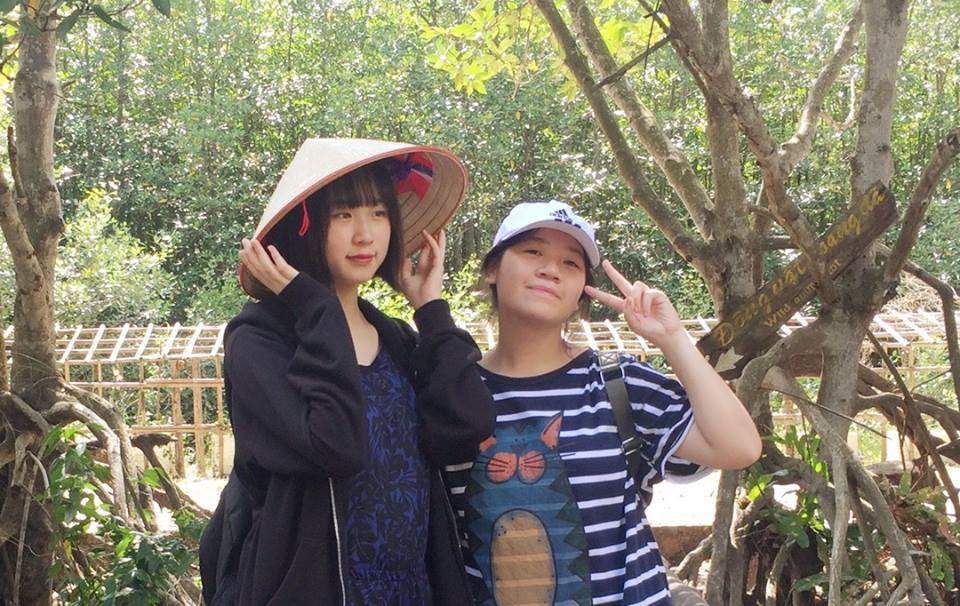 Mình với chị cho cá sấu ăn, xem đầm dơi, tham quan rừng đước, và vô vàn điều hay ho khác…