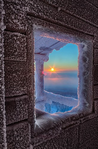 Theo truyền thuyết. ông già Tuyết đầu tiên sống ở núi Korvatunturi, cao 483m nằm ở phía đông Lapland. Ảnh: Julius Rintamaki/Bored Panda.