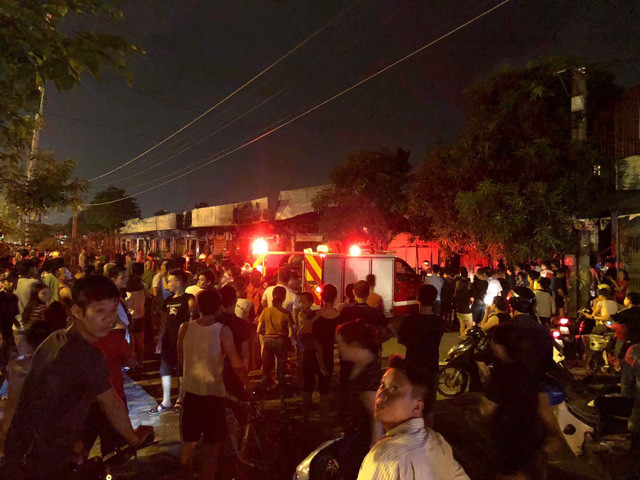 Sau hơn 1 giờ đồng hồ, lực lượng PCCC đã khống chế được đám cháy.