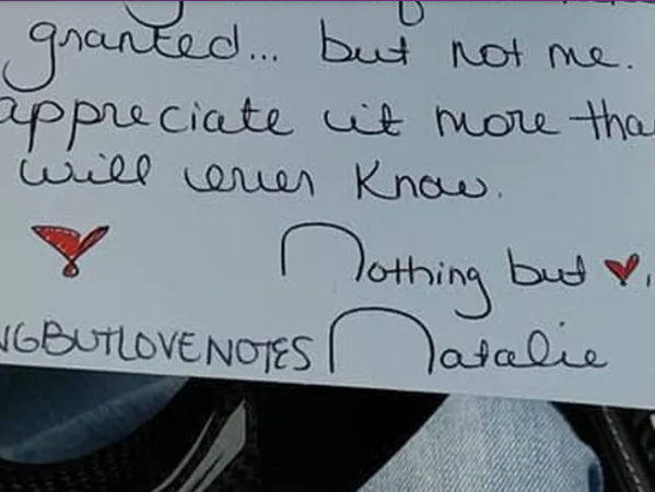 Cô Reilly luôn viết ở cuối mỗi bức thư: “Nothing but love” (Chỉ có tình yêu).